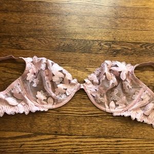 VICTORIA SECRET BRA!